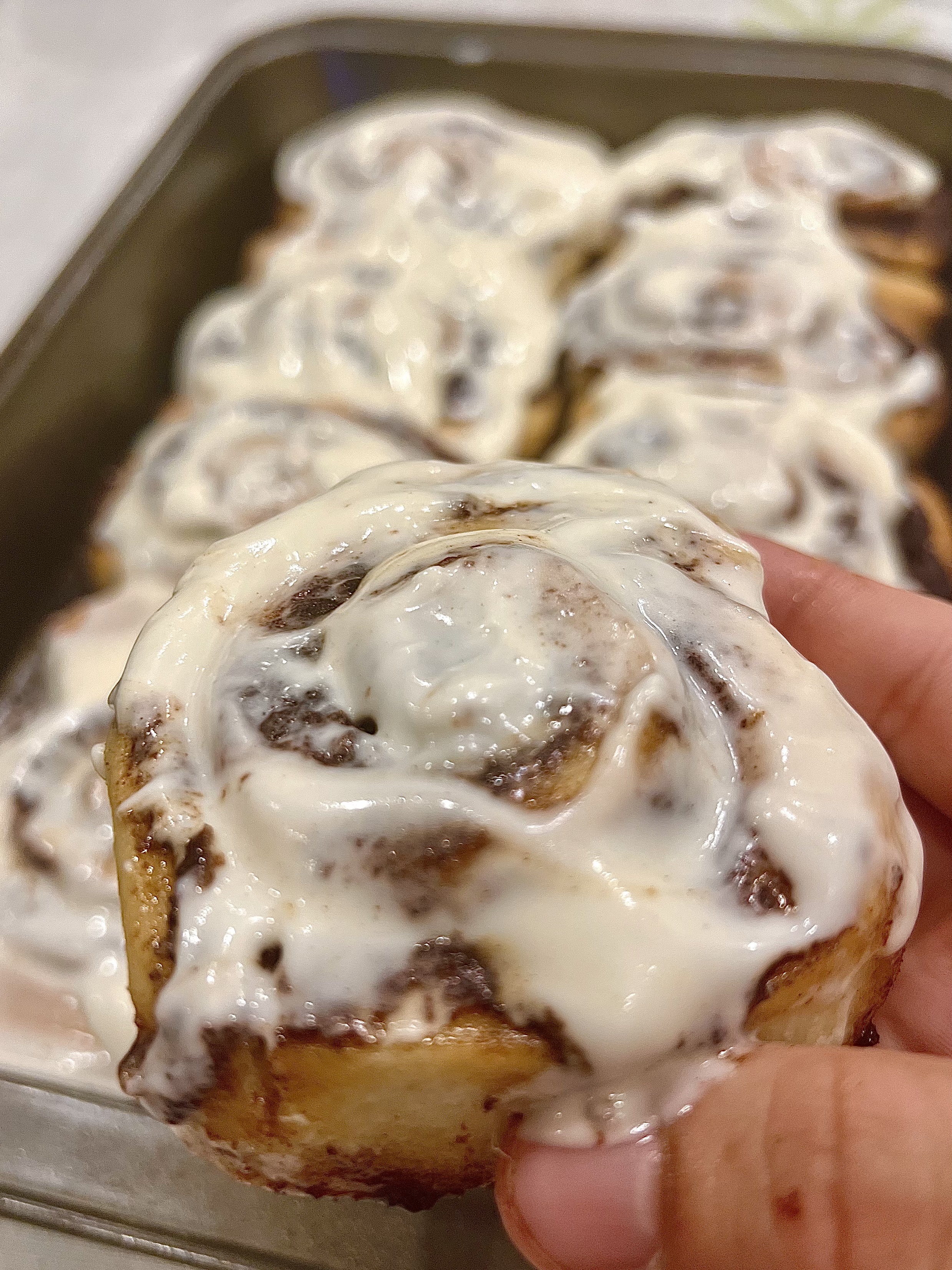 Homemade Cinnabon Cinnamon Rolls – Soft, Gooey & Extra Creamy